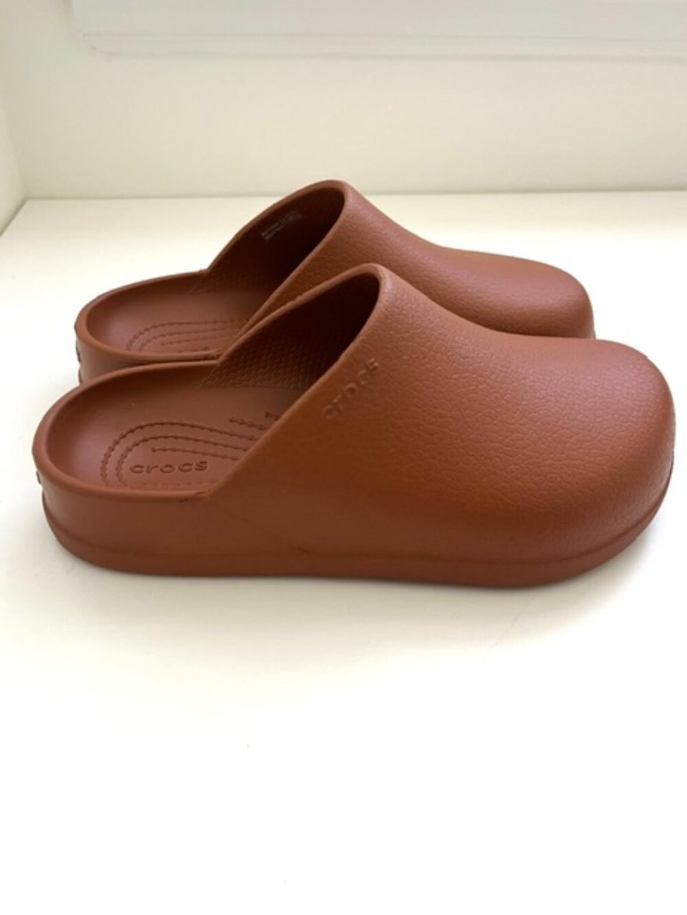 Crocs Dylan Clogs in Cognac | Unisex Women 5 Men 3 - Picture 6 of 6